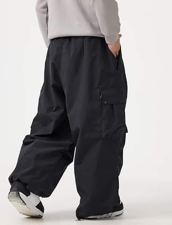 Découvrez le test complet du pantalon GSOU SNOW et son équilibre parfait entre performance et confort pour profiter pleinement de vos journées sur la neige