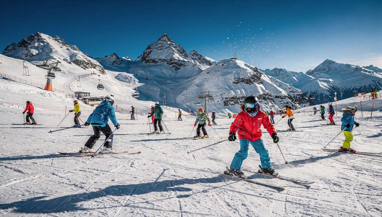 Éviter les coups de soleil en ski : astuces essentielles