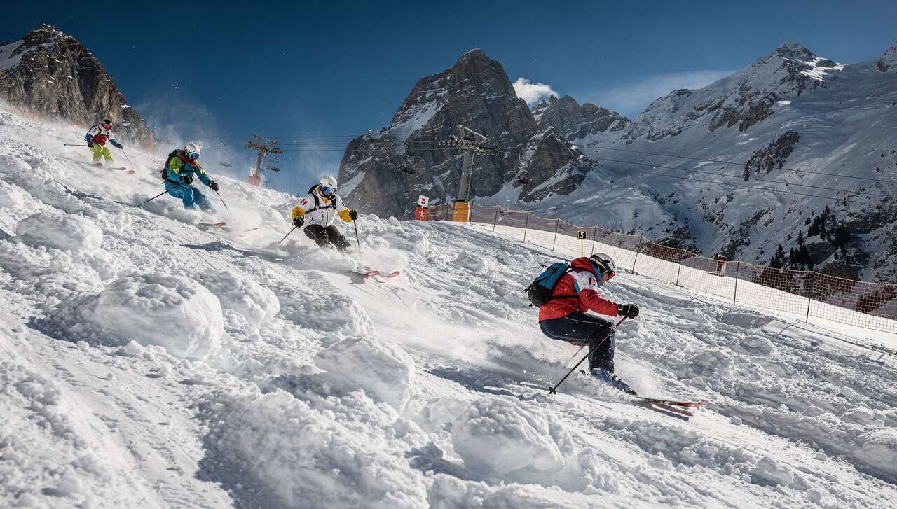 Le mur suisse &agrave; champ&eacute;ry : un test pour les skieurs intr&eacute;pides