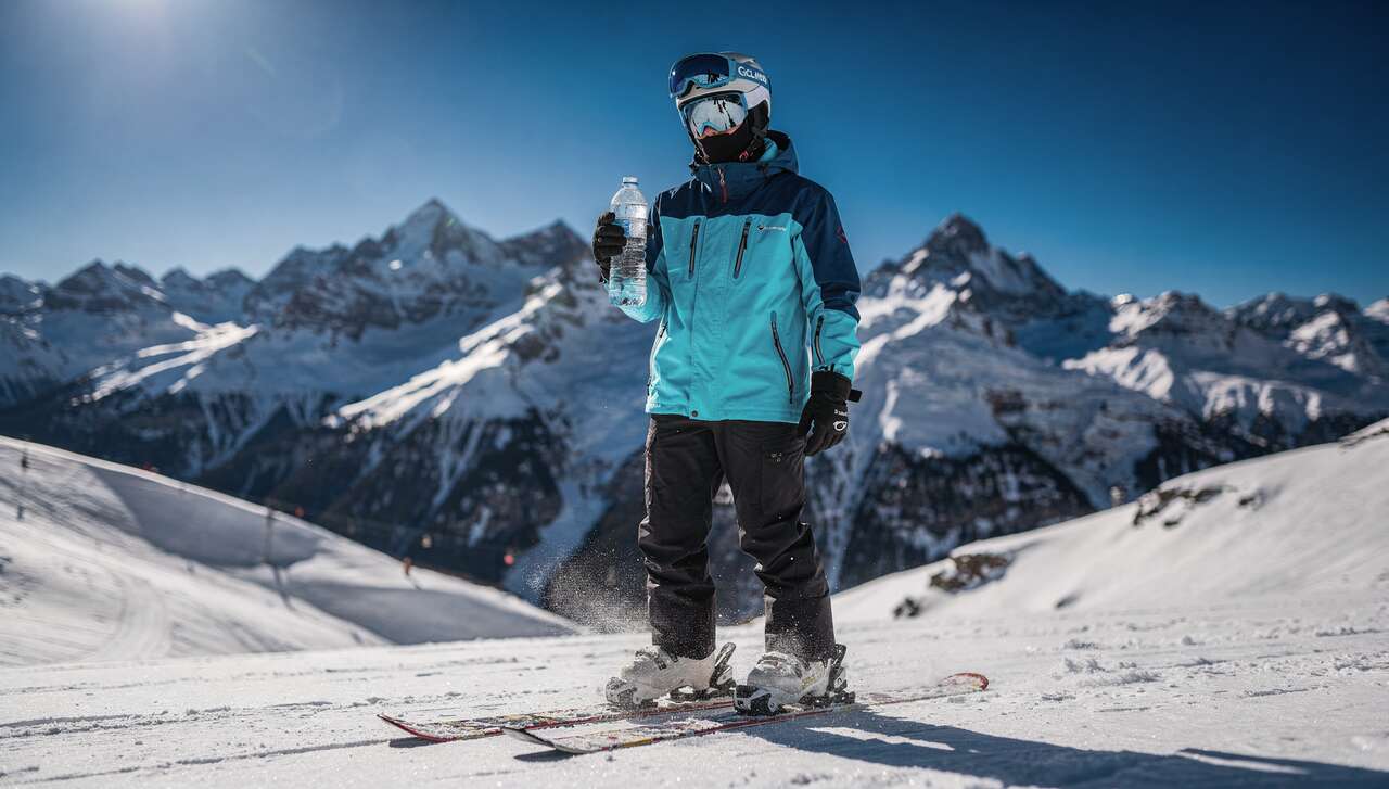 Comment rester hydraté toute la journée sur les pistes de ski ?